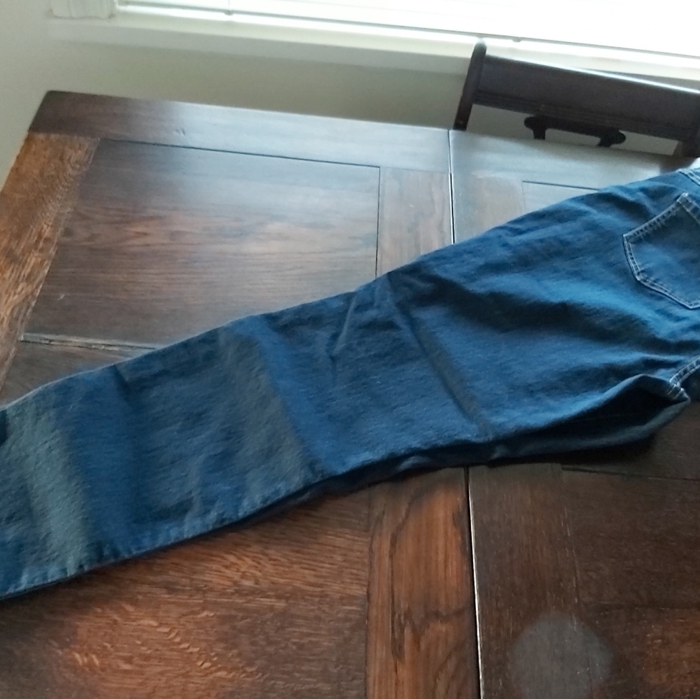 REVOLUTION  JEANS
